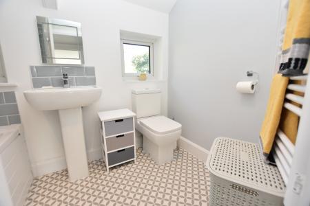 2 bedroom Flat to let in Lower Port View, Saltash, PL12