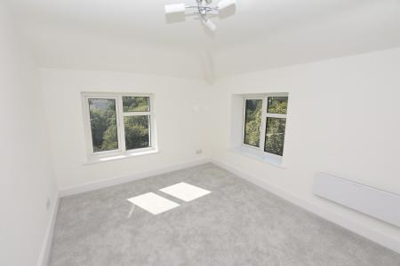 2 bedroom Flat to let in Lower Port View, Saltash, PL12