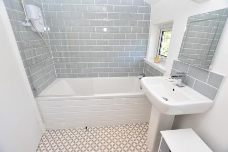 2 bedroom Flat to let in Lower Port View, Saltash, PL12