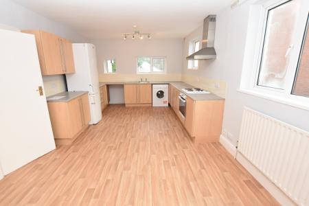 3 bedroom Flat to let in Fore Street, Saltash, PL12