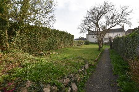 3 bedroom Flat to let in Fore Street, Saltash, PL12