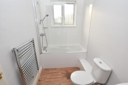 3 bedroom Flat to let in Fore Street, Saltash, PL12