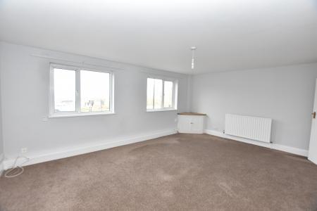 3 bedroom Flat to let in Fore Street, Saltash, PL12