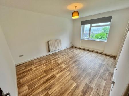 2 bedroom Flat for sale in Biscombe Gardens, Saltash, PL12