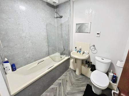 2 bedroom Flat for sale in Biscombe Gardens, Saltash, PL12