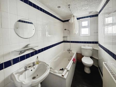 2 bedroom Detached house to let in Callington Road, Saltash, PL12