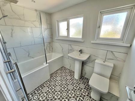 3 bedroom End of terrace house for sale in Castlemead Close, Saltash, PL12