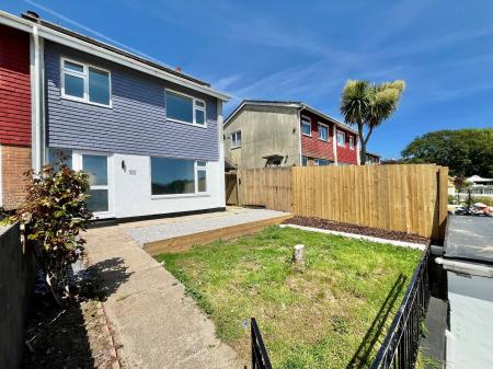 3 bedroom End of terrace house for sale in Castlemead Close, Saltash, PL12