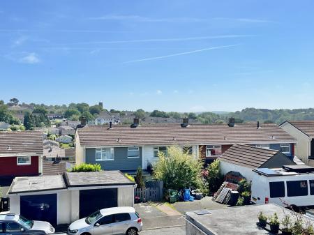 3 bedroom End of terrace house for sale in Castlemead Close, Saltash, PL12