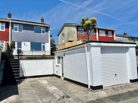 3 bedroom End of terrace house for sale in Castlemead Close, Saltash, PL12