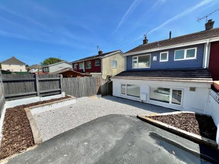3 bedroom End of terrace house for sale in Castlemead Close, Saltash, PL12