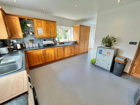 4 bedroom Detached house for sale in Old Ferry Road, Saltash, PL12