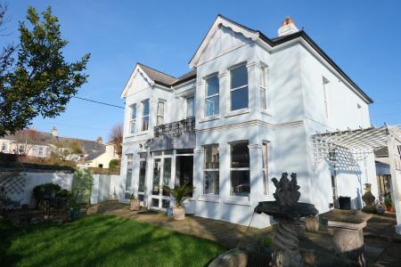 4 bedroom Detached house to let in Essa Road, Saltash, PL12