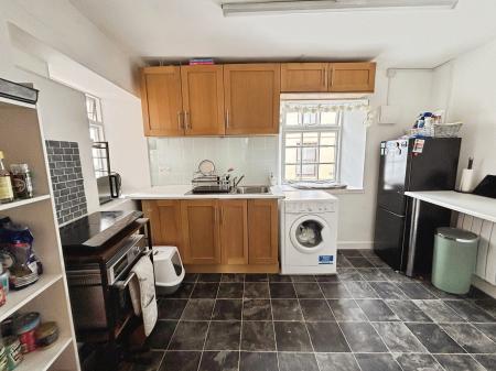 1 bedroom Flat to let in Alexandra Square, Saltash, PL12