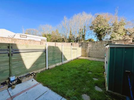 3 bedroom Town house to let in Paddock Close, Pillmere, Saltash, PL12
