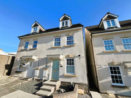3 bedroom Town house to let in Paddock Close, Pillmere, Saltash, PL12