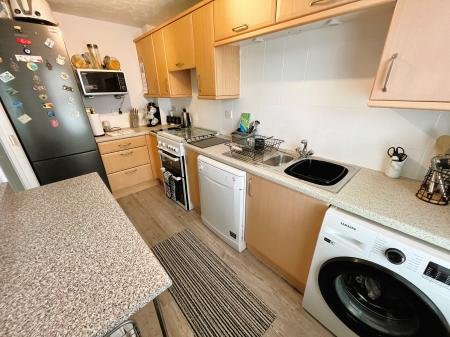 3 bedroom Town house to let in Paddock Close, Pillmere, Saltash, PL12