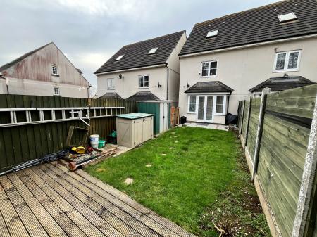 3 bedroom Town house to let in Paddock Close, Pillmere, Saltash, PL12