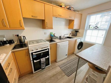 3 bedroom Town house to let in Paddock Close, Pillmere, Saltash, PL12