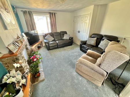 4 bedroom Semi-detached house for sale in Hawthorns, Saltash, PL12