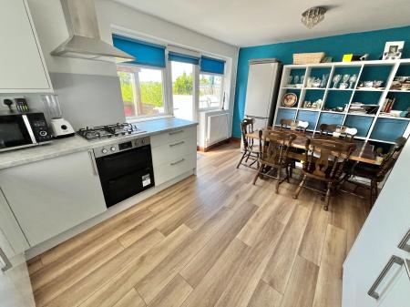 4 bedroom Semi-detached house for sale in Hawthorns, Saltash, PL12