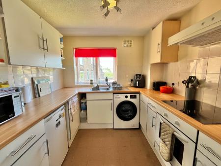 2 bedroom Flat for sale in Dynevor Close, Plymouth, PL3