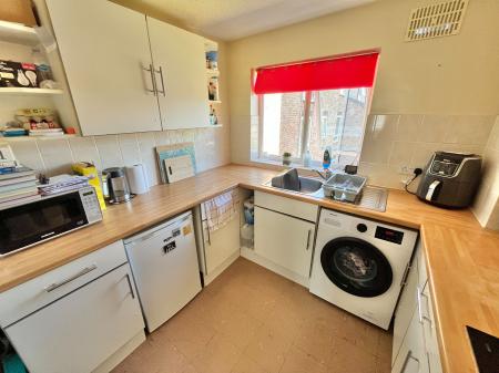 2 bedroom Flat for sale in Dynevor Close, Plymouth, PL3