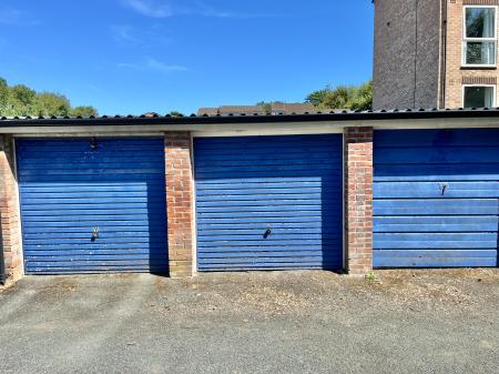 2 bedroom Flat for sale in Dynevor Close, Plymouth, PL3