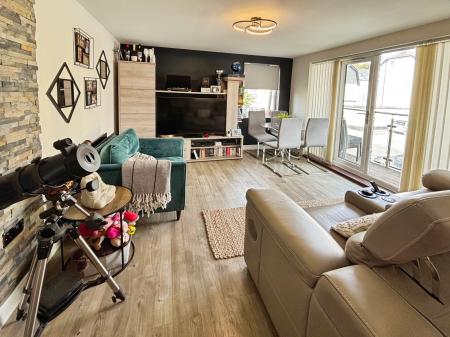 2 bedroom Flat to let in Chapel Street, Devonport, Plymouth, PL1