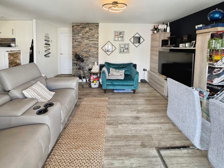 2 bedroom Flat to let in Chapel Street, Devonport, Plymouth, PL1