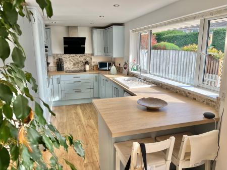 4 bedroom Semi-detached house for sale in Mortimore Close, Saltash, PL12