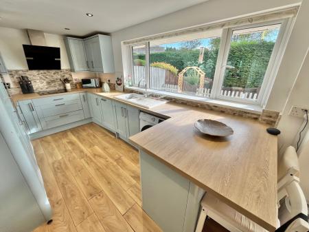4 bedroom Semi-detached house for sale in Mortimore Close, Saltash, PL12