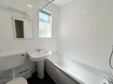 2 bedroom Flat for sale in Elphinstone Road, Southsea, Portsmouth, PO5