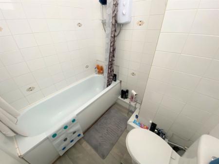 2 bedroom Flat for sale in Elphinstone Road, Southsea, Portsmouth, PO5