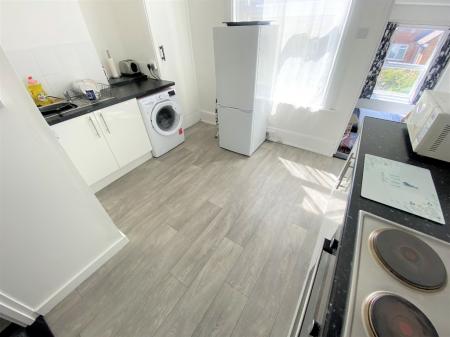 2 bedroom Flat for sale in Elphinstone Road, Southsea, Portsmouth, PO5