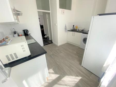 2 bedroom Flat for sale in Elphinstone Road, Southsea, Portsmouth, PO5