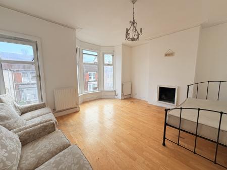 2 bedroom Maisonette for sale in North End Avenue, North End, Portsmouth, PO2