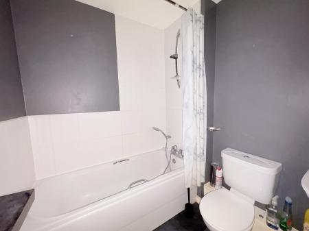 2 bedroom Flat for sale in St James Street, Landport, Portsmouth, PO1