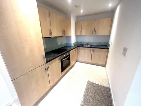 1 bedroom Flat for sale in The Crescent Building, Gunwharf Quays, Portsmouth, PO1