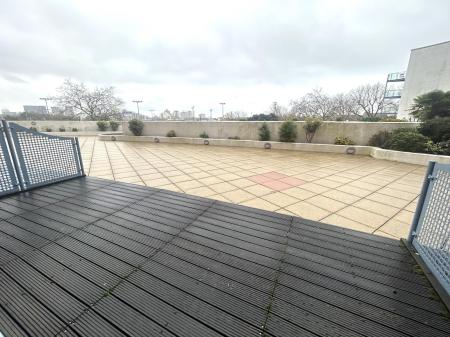 1 bedroom Flat for sale in The Crescent Building, Gunwharf Quays, Portsmouth, PO1