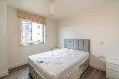 2 bedroom Flat for sale in The Crescent Building, Gunwharf Quays, Portsmouth, PO1