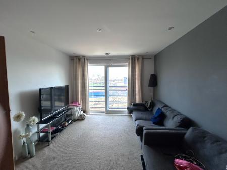 1 bedroom Flat for sale in The Crescent Builiding, Gunwharf Quays, Portsmouth, PO1