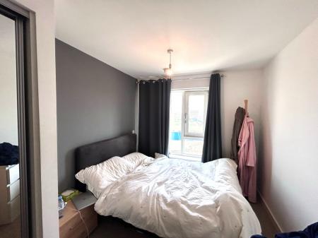 1 bedroom Flat for sale in The Crescent Builiding, Gunwharf Quays, Portsmouth, PO1