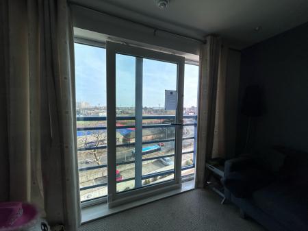 1 bedroom Flat for sale in The Crescent Builiding, Gunwharf Quays, Portsmouth, PO1