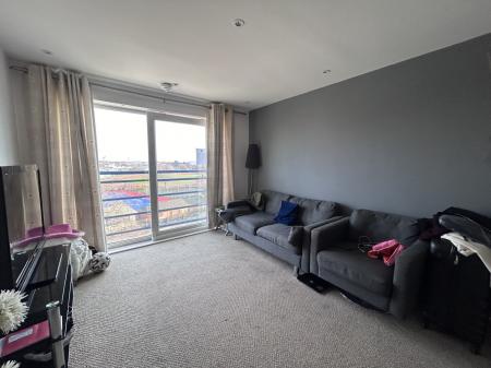 1 bedroom Flat for sale in The Crescent Builiding, Gunwharf Quays, Portsmouth, PO1