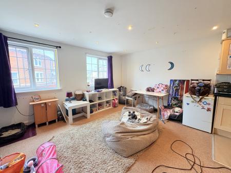 2 bedroom Flat for sale in Victoria Road South, Southsea, Portsmouth, PO5
