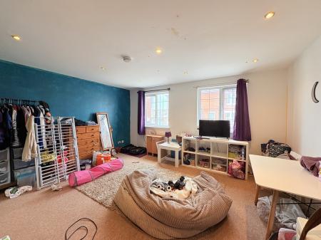 2 bedroom Flat for sale in Victoria Road South, Southsea, Portsmouth, PO5