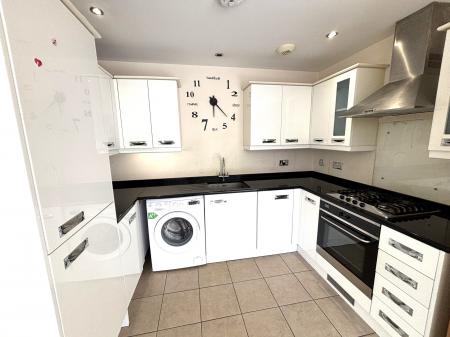 2 bedroom Flat to let in 149 Kingston Road, North End, Portsmouth, PO2