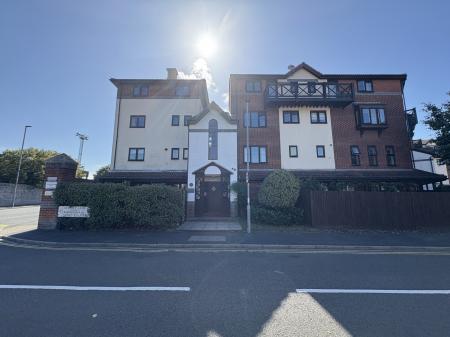 2 bedroom Maisonette to let in Armory Lane, Gunwharf Quays, Portsmouth, PO1