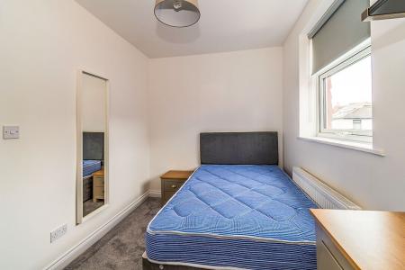 5 bedroom Terraced House to let in Collingwood Road, Southsea, Portsmouth, PO5